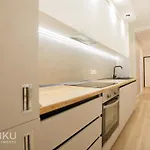 Miku Apartment-brand New At Wilson Square شقة تيرانا