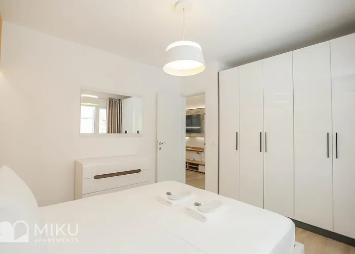 Miku Apartment-brand New At Wilson Square 티라나