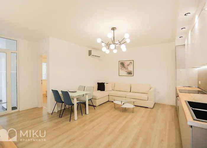 Miku Apartment-brand New At Wilson Square 티라나