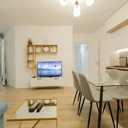 Апартаменты Miku Apartment-brand New At Wilson Square *