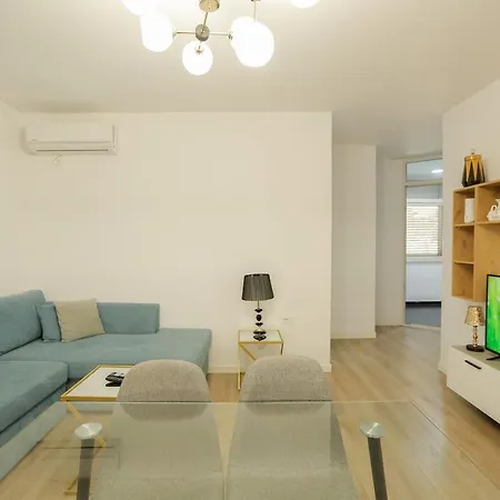 Апартаменты Miku Apartment-brand New At Wilson Square