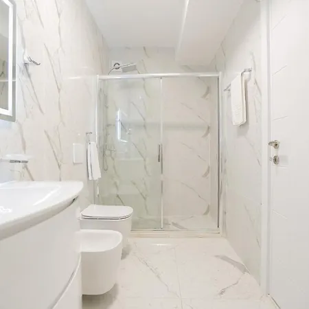 Miku Apartment-brand New At Wilson Square * Тирана